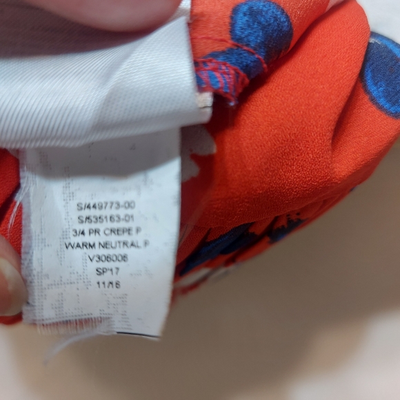 Banana republic red floral blouse - Picture 4 of 9